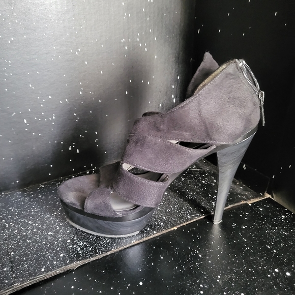 Michael Antonio Strappy Black Platform Heel (8) - Picture 4 of 7